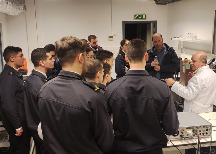 Students from the Naval School visit the Maritime Instrumentation Center