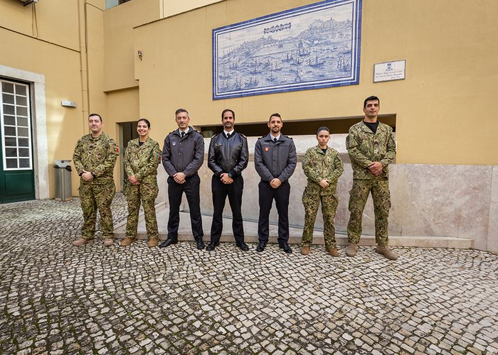 Instituto Hidrográfico recebe visita de Curso do Exército