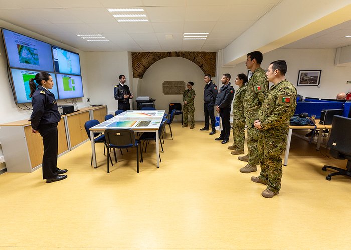 Hydrographic Institute receives visit from Army Course