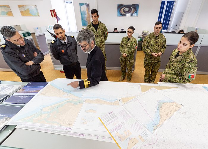 Hydrographic Institute receives visit from Army Course