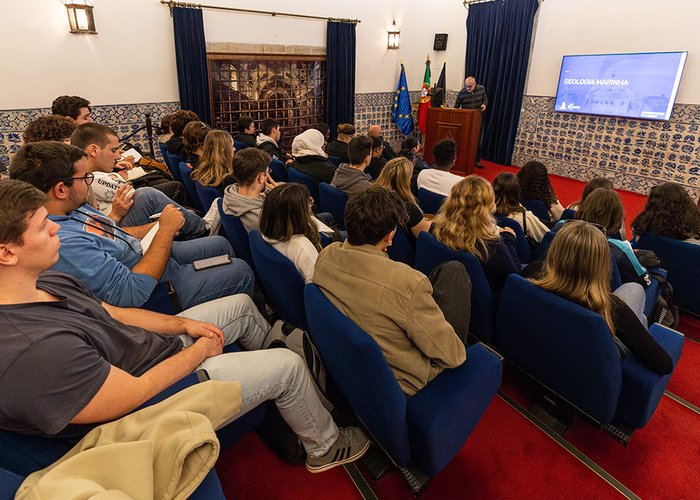 Alunos da Universidade de Coimbra visitam o Instituto Hidrográfico