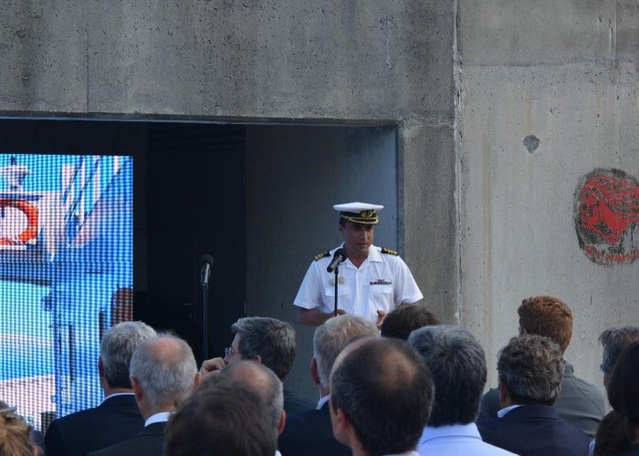 Apresentação pelo comandante do NRP Almirante Gago Coutinho