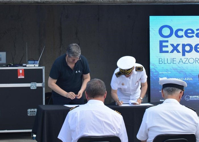 Assinatura do protocolo de cooperação entre o IH e a Fundação Oceano Azul.