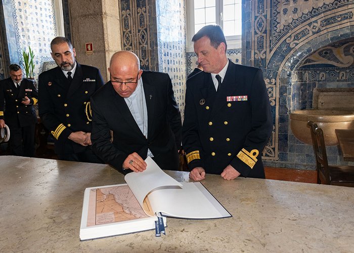 Bispo das Forças Armadas visita o Instituto Hidrográfico 