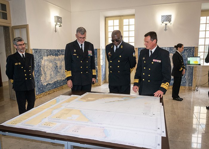 Comandante da Marinha de Guerra Angolana visita o Instituto Hidrográfico