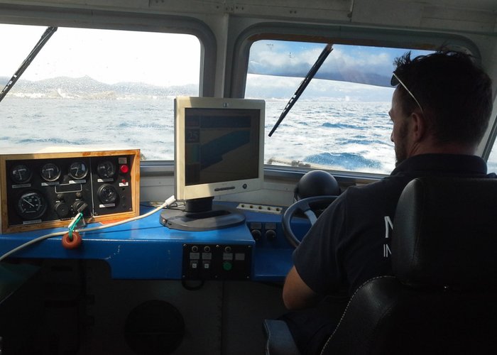 Condução da embarcação durante uma fiada de sondagem