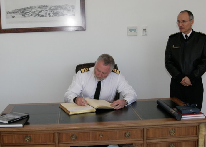 Diretor do Instituto Hidrográfico do Reino Unido visita o IH da Marinha Portuguesa