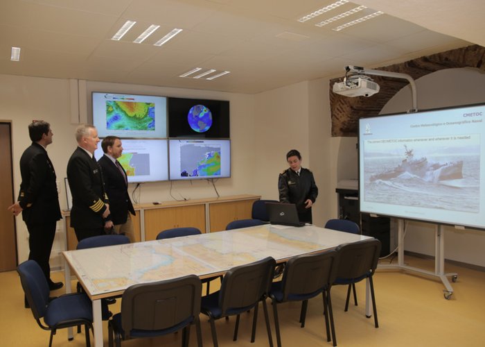 IH receives a visit from the director of the Maritime Safety Office of NGA, the UE