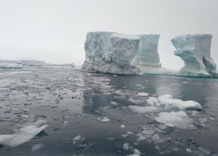 Iceberg junto à península O’Higgins. 