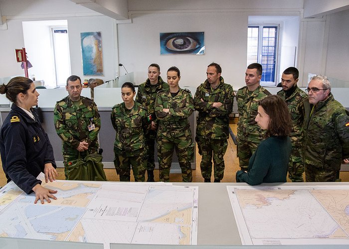 Instituto Hidrográfico recebe visita de Curso do Exército 