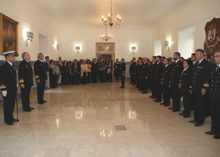 Militares e civis presentes na cerimónia