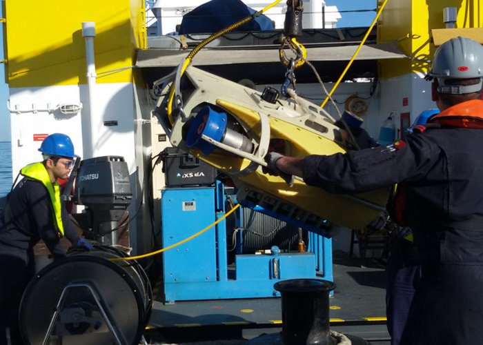 Missão de treinos de equipamentos utilizados na deteção e identificação de objectos no fundo do mar