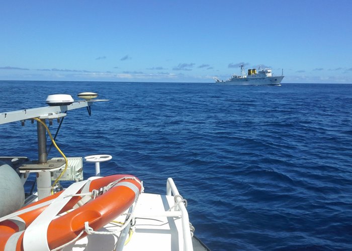 NRP D. Carlos I a navegar ao largo da ilha de S. Miguel