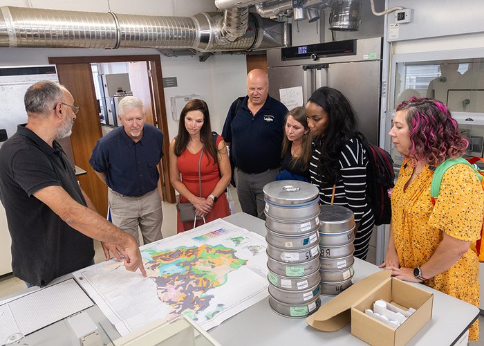 Naval Oceanographic Office da U.S. Navy visita o Instituto Hidrográfico