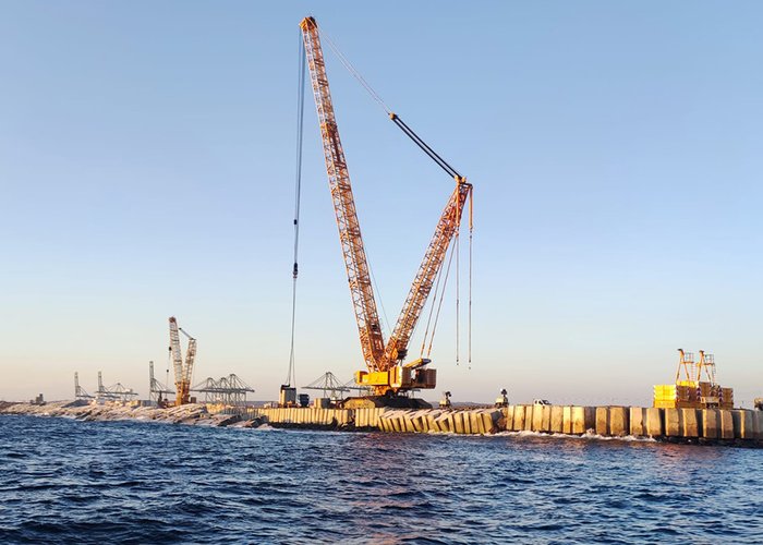 Obras no Molhe Leste, Porto de Sines