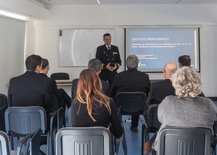 Presidente da Câmara do Seixal visita o Instituto Hidrográfico 