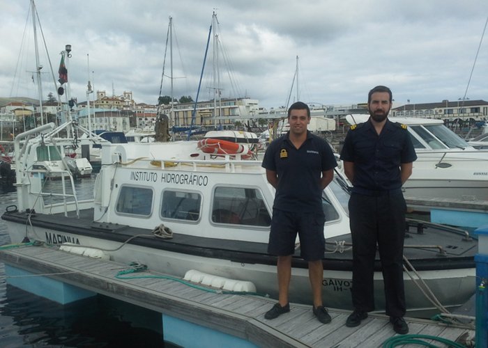 Tenente de Navio Cristian Pérez Vela (IHM) e Tenente Ventura da Cruz