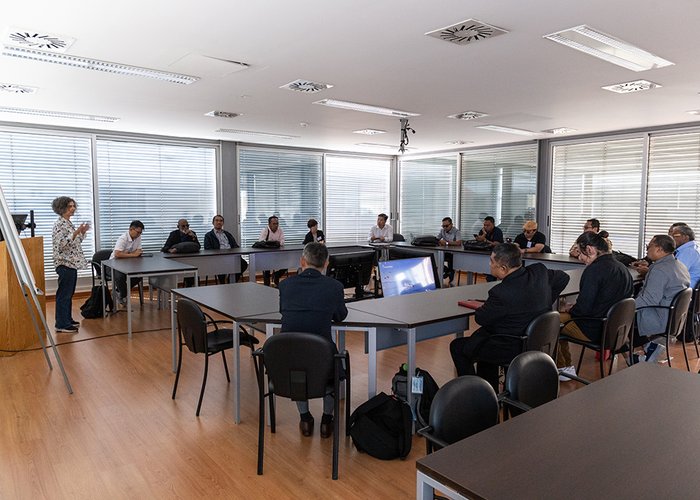 Universidade de Tecnologia da Malásia visita o Instituto Hidrográfico